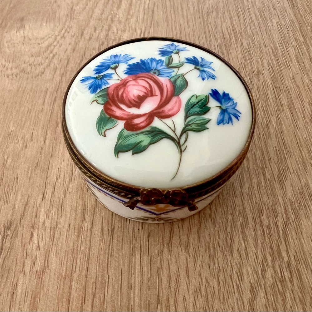 Ancienne Royale Limoges France Peint Main Rose Porcelain Trinket‎ Box
